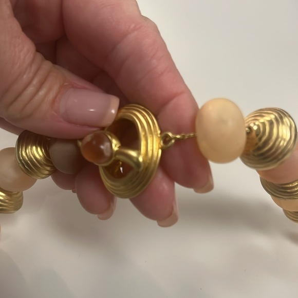 Elegant Gold and Pink Beaded Necklace - Picture 6 of 7